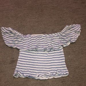 i am selling a super cute cropped top